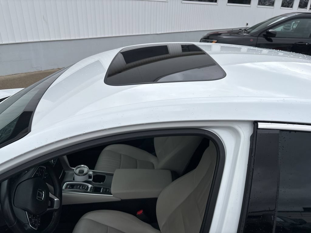 Used 2021  Honda Touring image 3