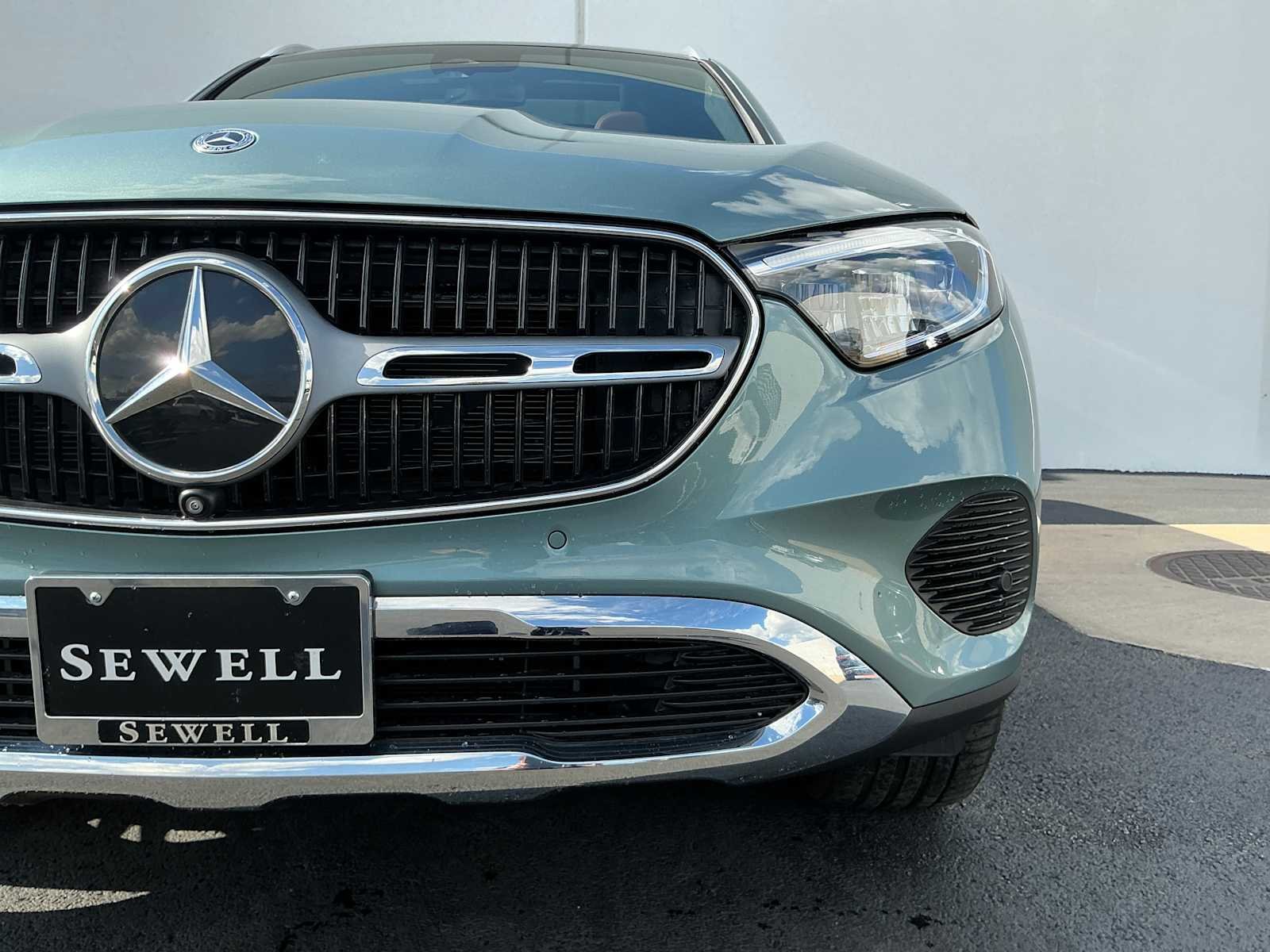 Certified Used 2026 Verde Silver Metallic Mercedes-Benz GLC 300 image 7
