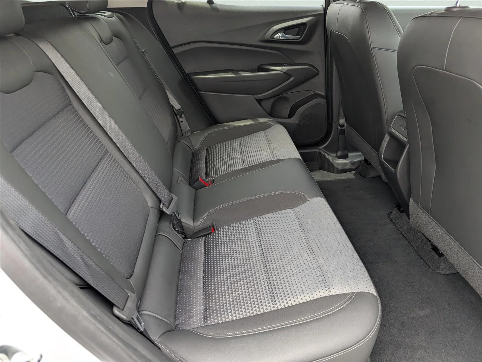 Used 2025 Summit White Chevrolet LT image 32