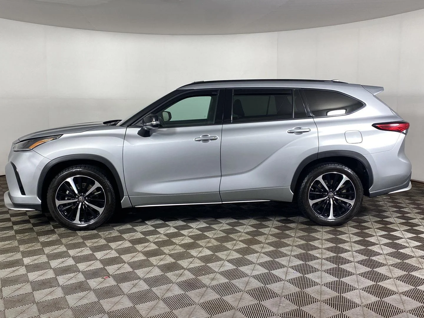 Used 2022 Celestial Silver Metallic Toyota XSE image 3