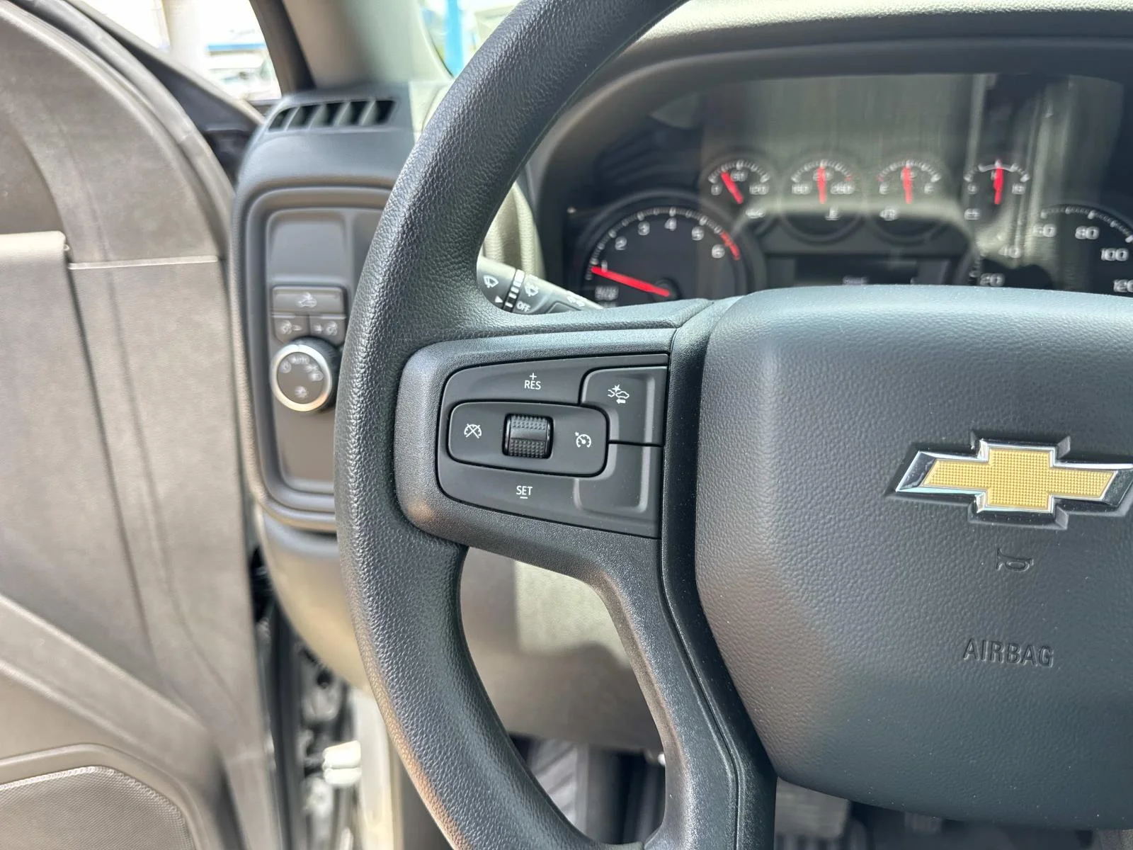 Used 2024 STERLING GRAY MET Chevrolet Custom image 22