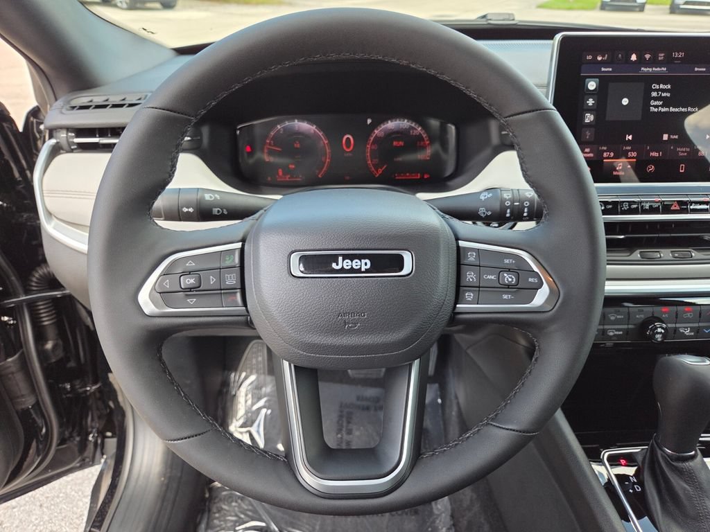 New 2026 Diamond Black Crystal Pearlcoat Jeep Limited image 31