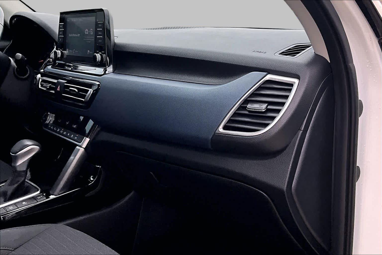Used 2023 Snow White Pearl Kia S image 17