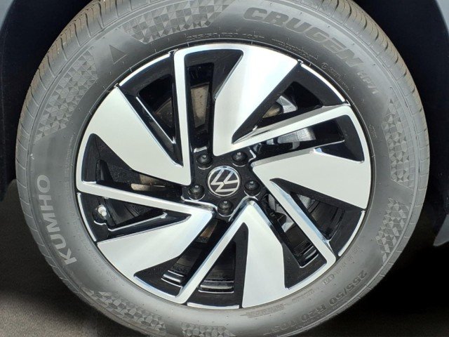 New 2026 Silver Mist Metallic Volkswagen SE w/Technology 4M image 5
