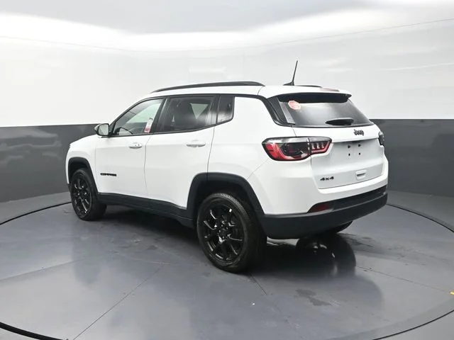 New 2026 Bright White Clear-Coat Exterior Paint Jeep Latitude image 7