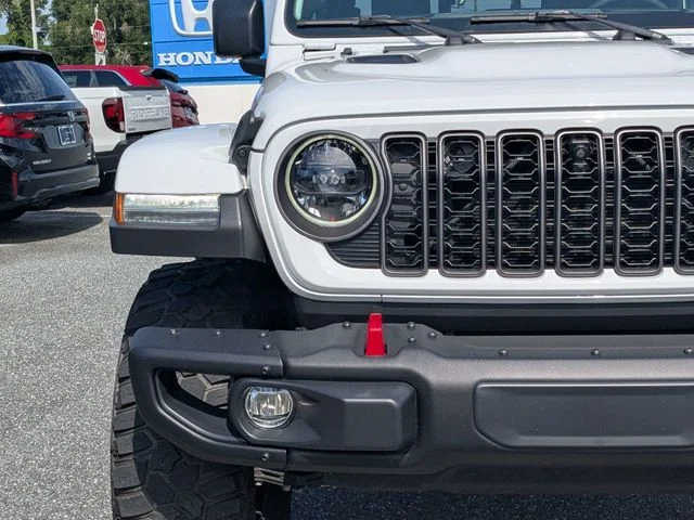 Used 2024 Bright White Clearcoat Jeep Rubicon image 9