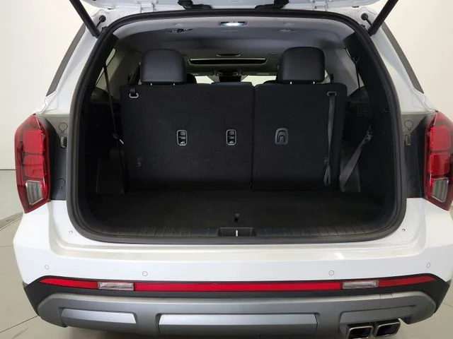 Used 2025 White Hyundai SEL Premium image 36