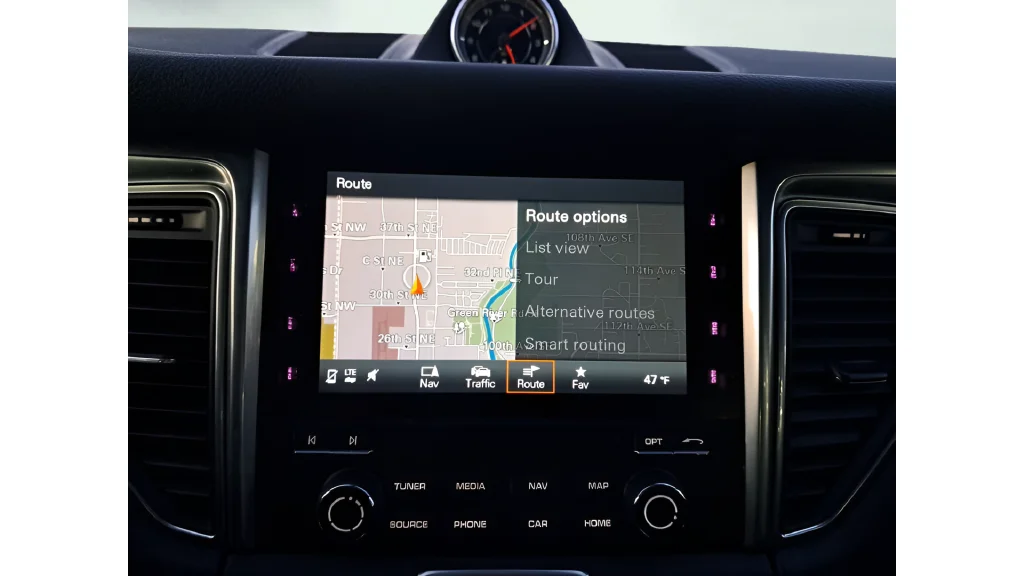 Used 2018  Porsche Base image 22