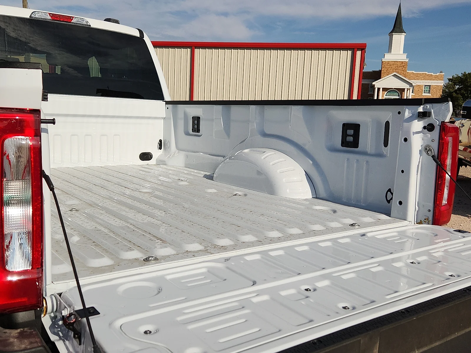 New 2027 Oxford White Ford XLT image 12