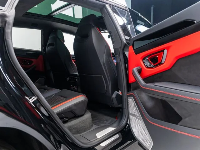 Used 2025 Black Lamborghini SE image 45