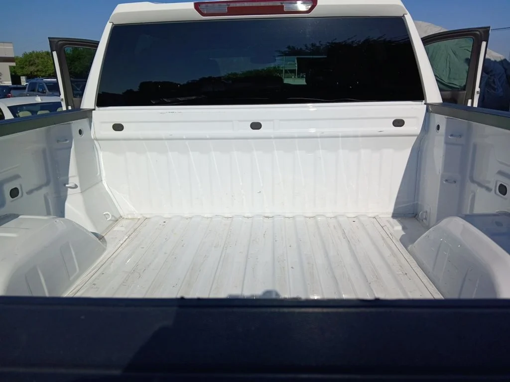 Used 2023 White Chevrolet Custom image 19