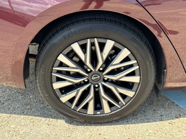 Used 2025 Red Nissan 2.5 SV image 25
