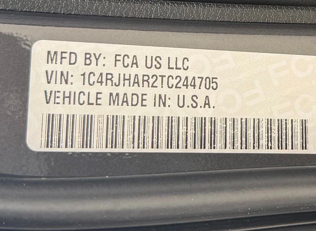 New 2026 Baltic Gray Metallic Clear-Coat Exterior Paint Jeep Laredo Altitude image 37