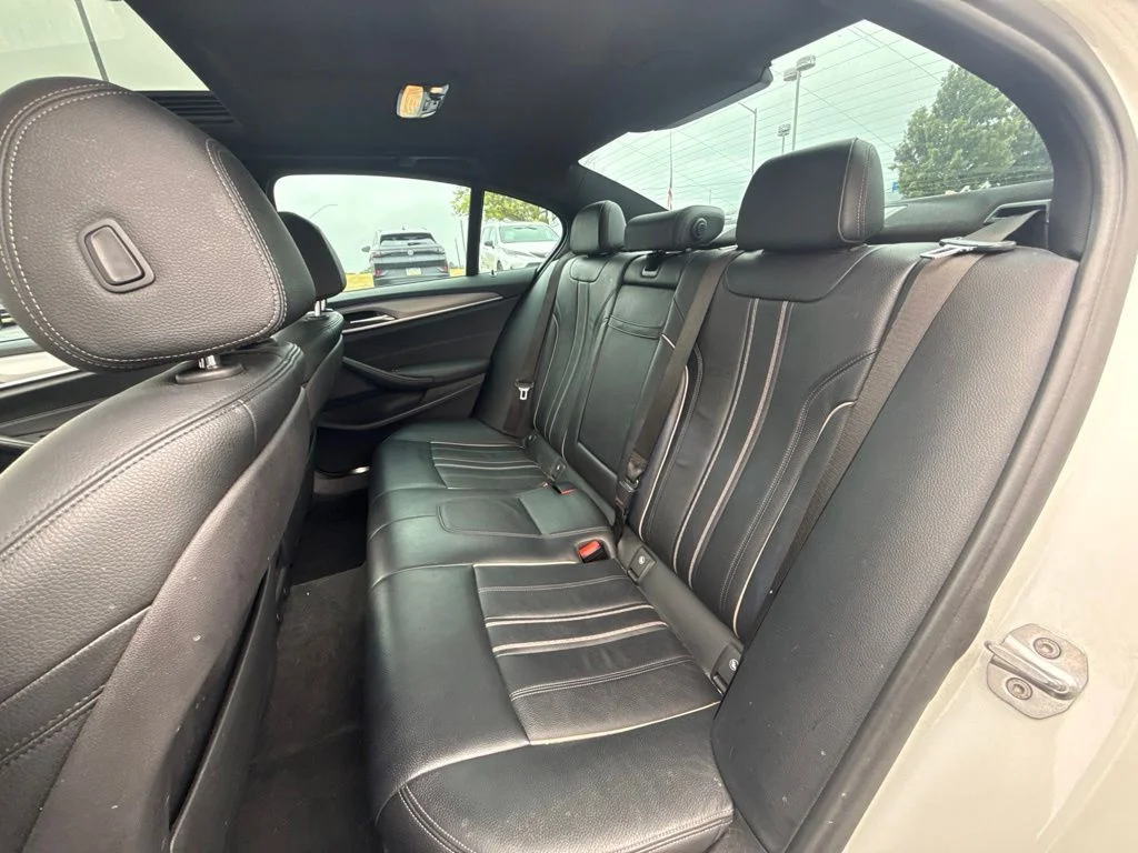Used 2019 Alpine White BMW 540i xDrive image 38