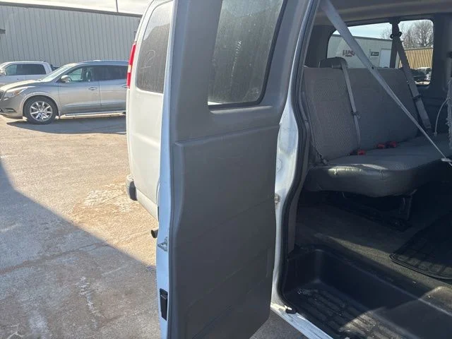 2016 Chevrolet Express Passenger LS - Photo 15