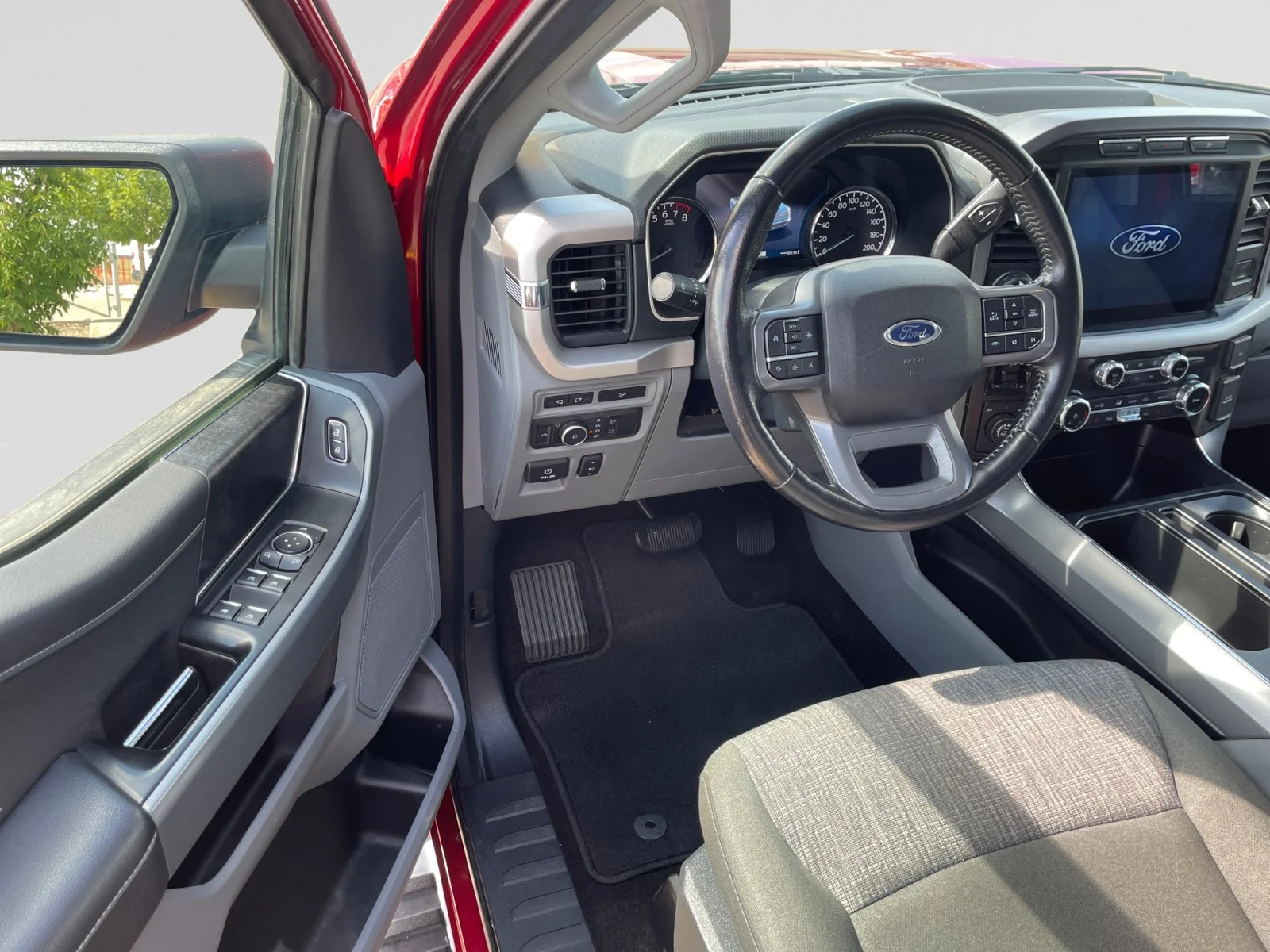 Used 2022 Red Ford XLT SuperCrew image 11