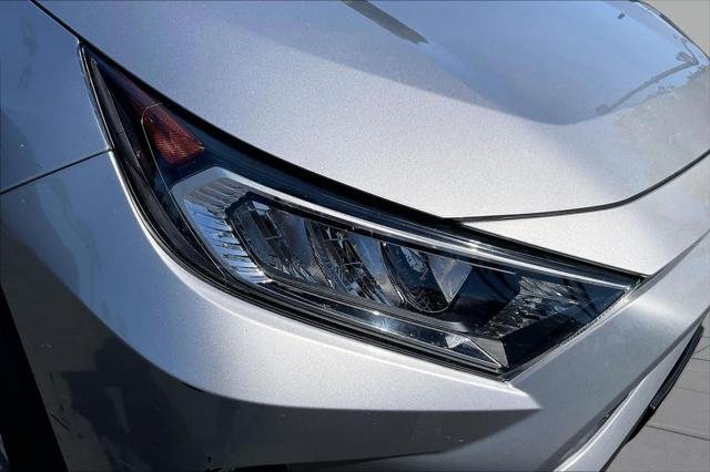 Certified Used 2020 SILVER SKY METALLIC Toyota  image 27