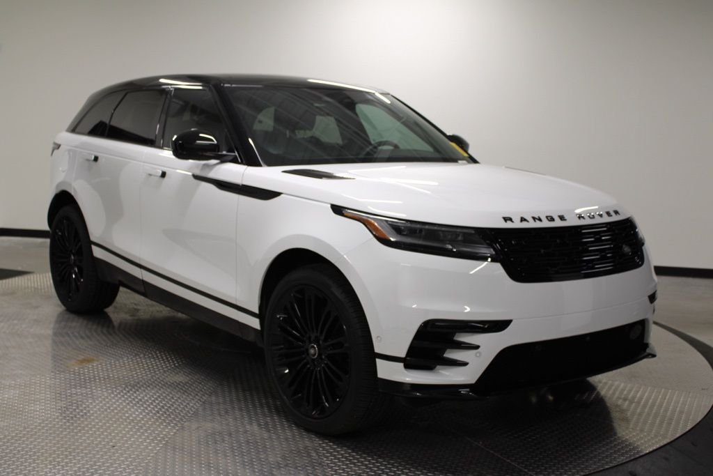 Used 2026 Fuji White Land Rover Dynamic SE image 9
