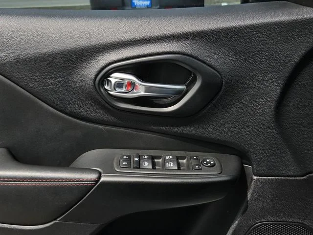 Used 2022 Bright White Clearcoat Jeep Trailhawk image 32