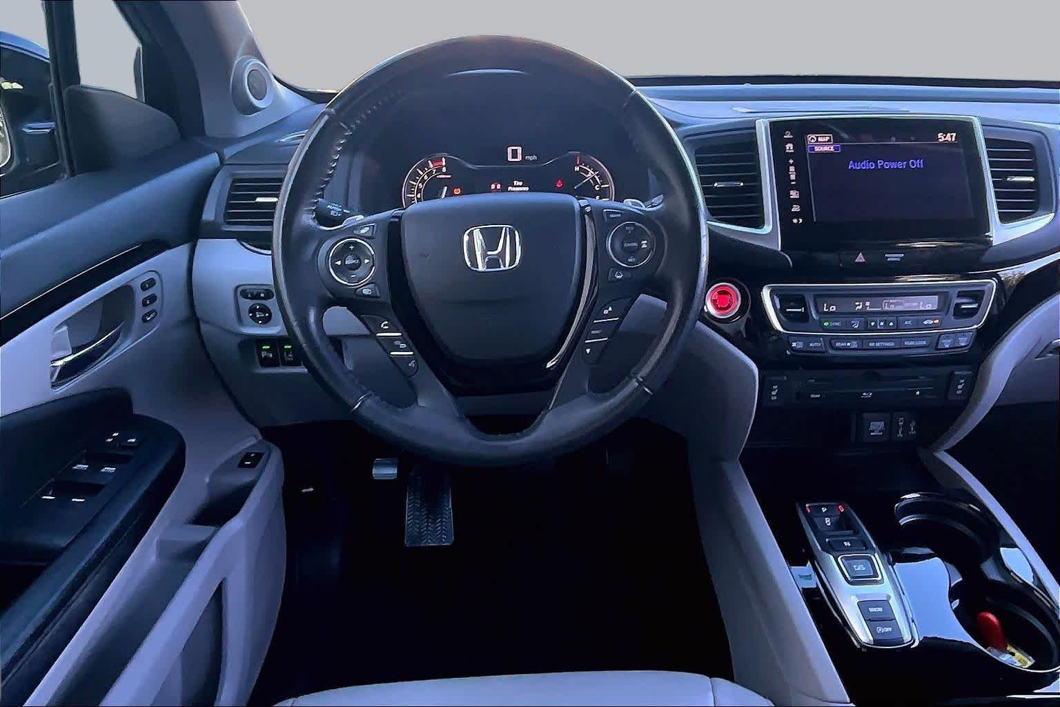 Used 2018 Crystal Black Pearl Honda Touring image 6