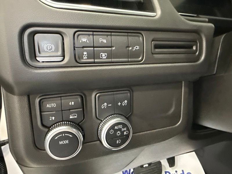 Used 2022 White GMC SLT image 28