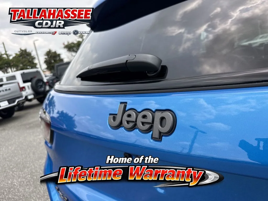 New 2026 Hydro Blue Pearl-Coat Exterior Paint Jeep Latitude image 5