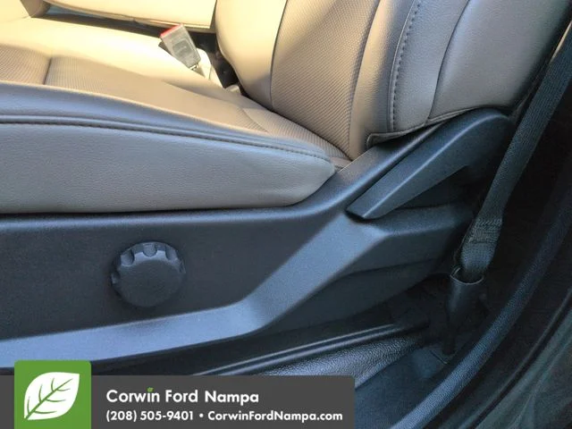 Used 2022 Black Metallic Ford  image 12