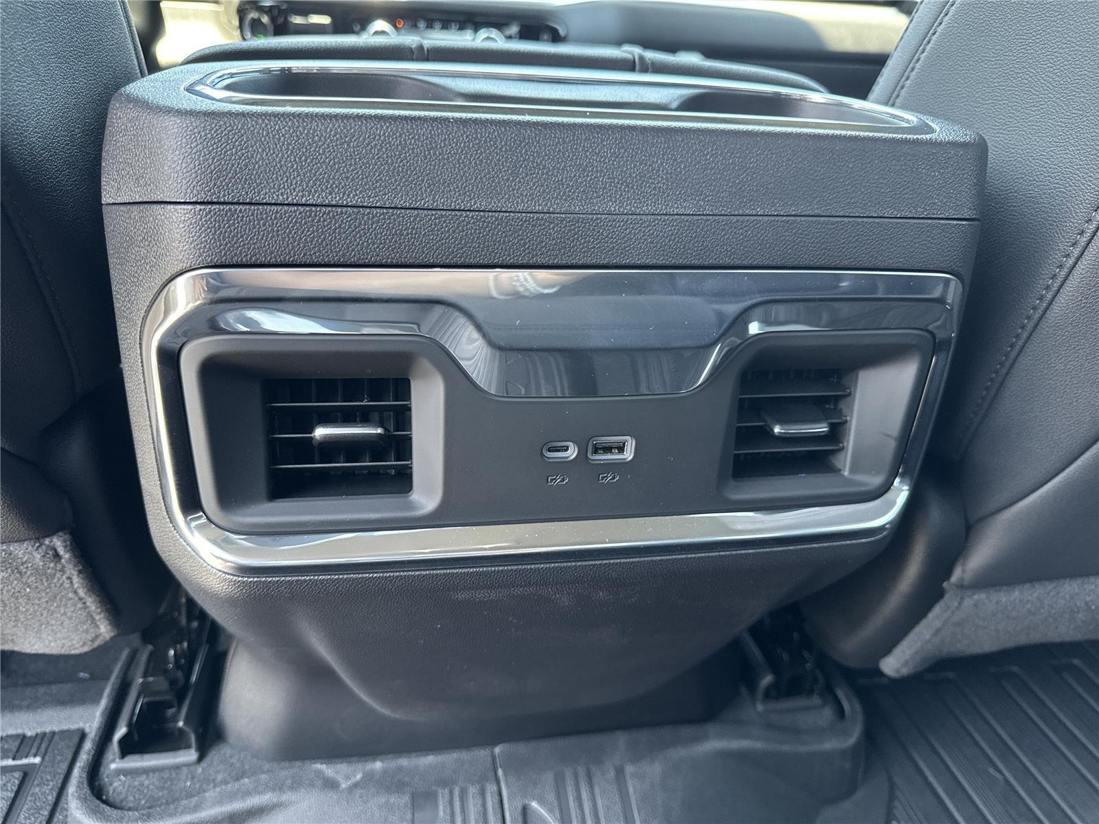 New 2026 Sterling Metallic GMC Elevation image 32