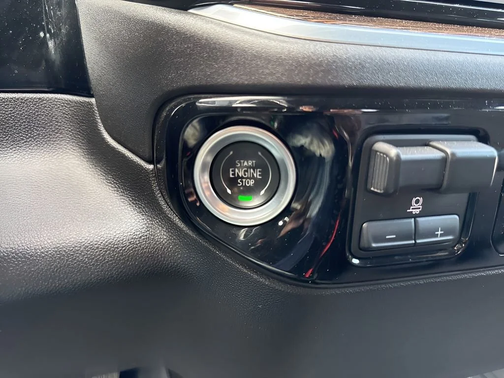 Used 2024 Summit White GMC Elevation image 24