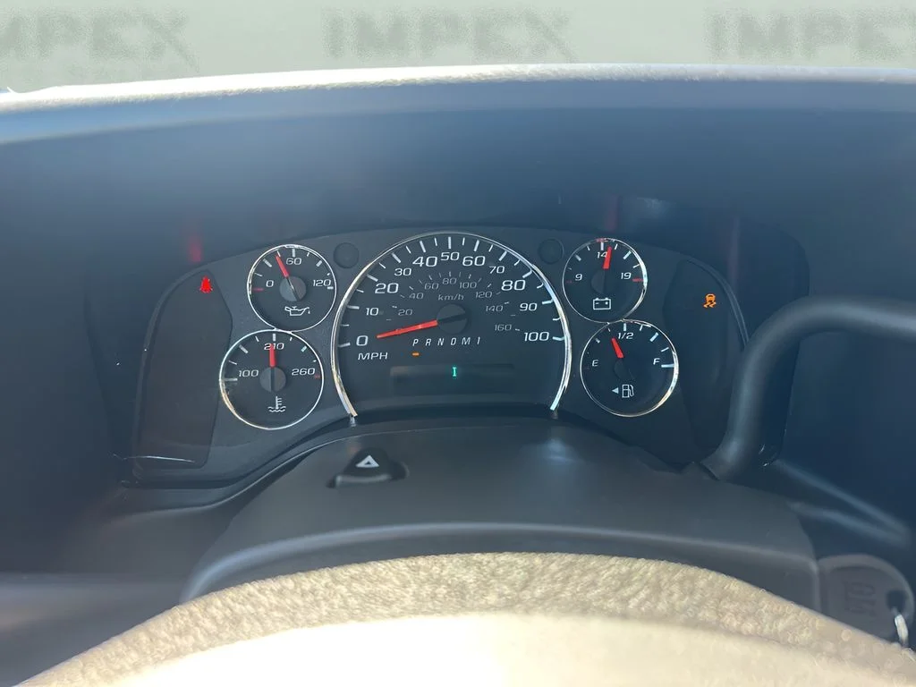 Used 2023 White GMC Work Van image 18