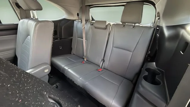 Used 2023  Toyota XLE image 34
