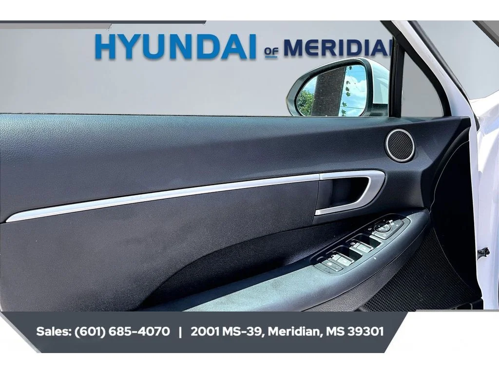 Used 2025 Serenity White Hyundai SE image 17