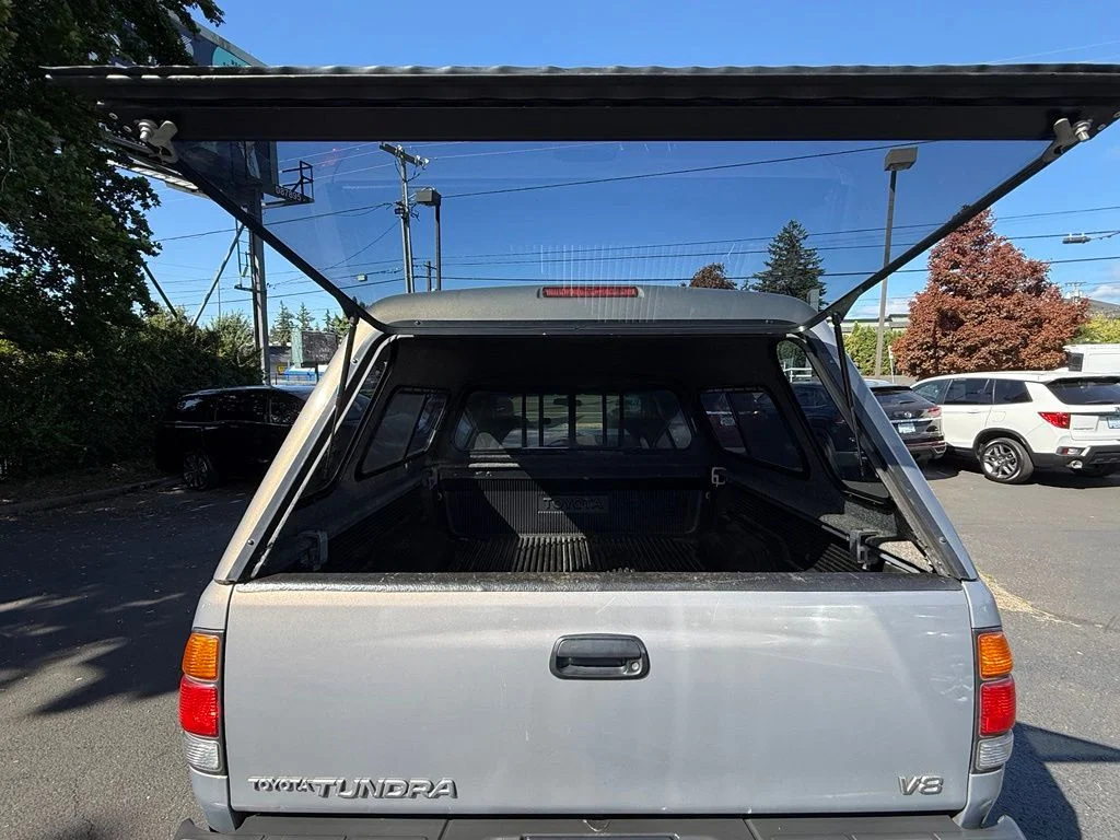 Used 2000 Gray Toyota SR5 image 12