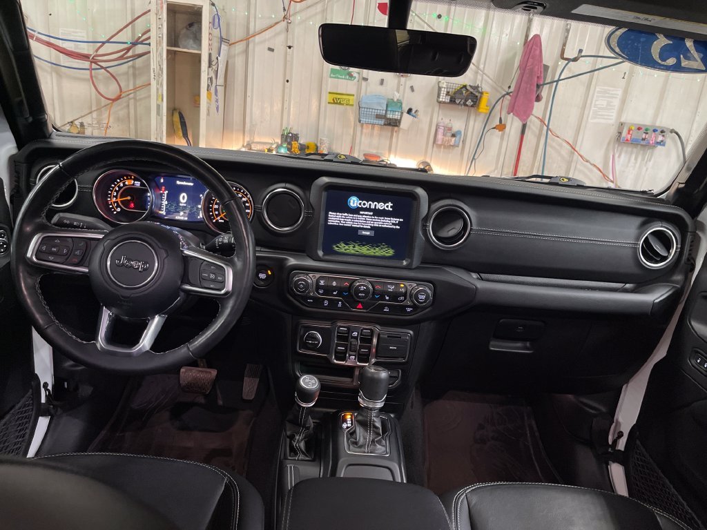 Used 2023 White Jeep Sahara image 18
