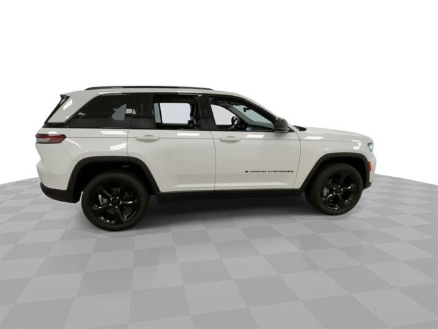 Certified Used 2023 White Jeep Limited 4x4 image 2