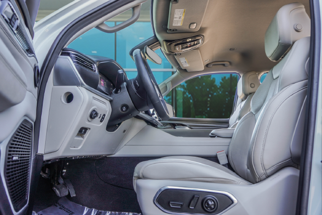 Used 2023 White Jeep Series II image 29