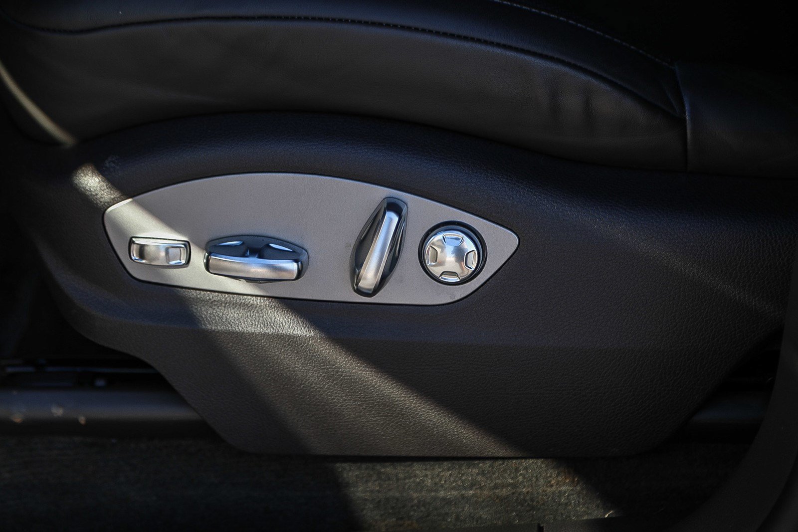 2022 Porsche Macan S - Photo 13