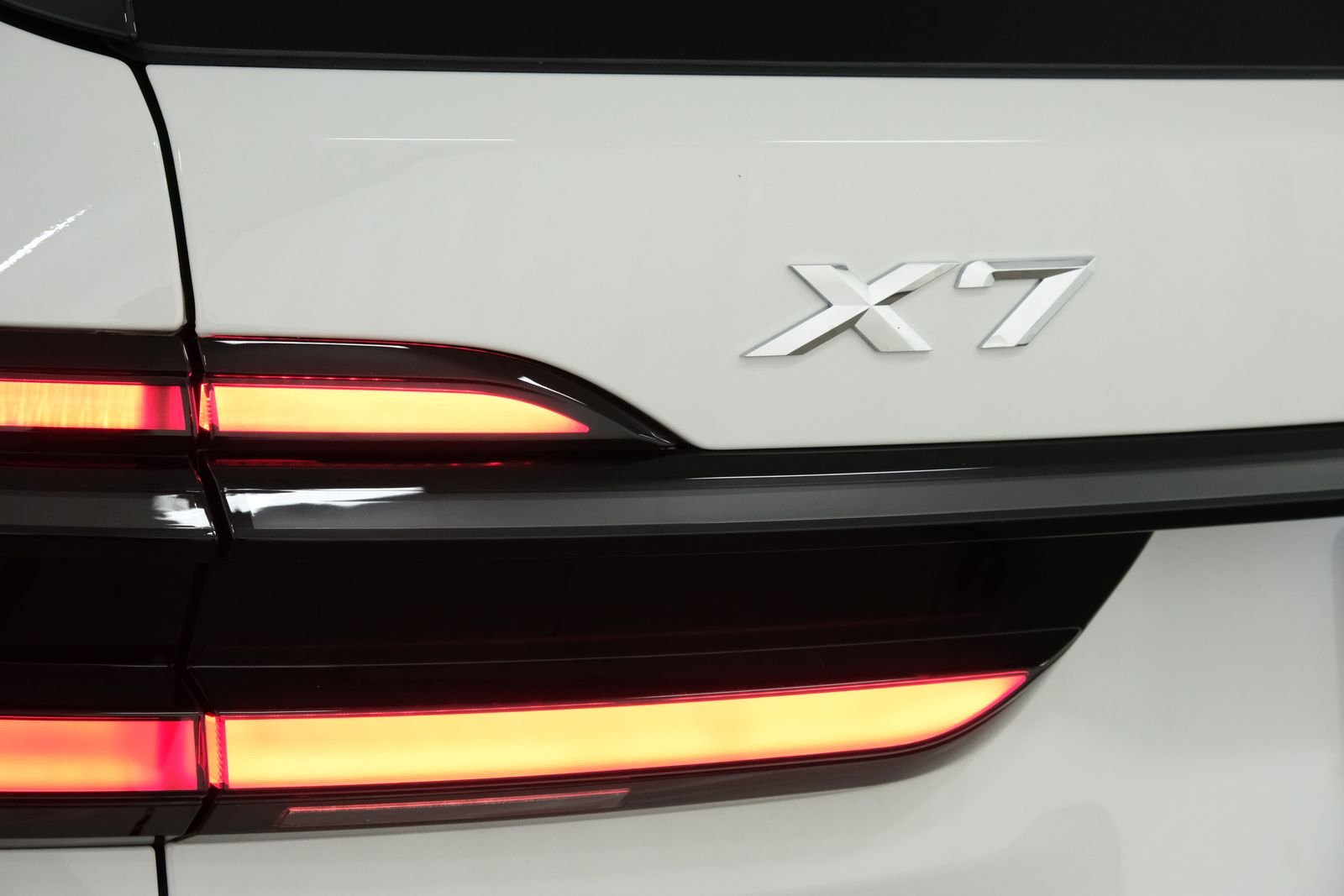 New 2027 Alpine White BMW xDrive40i image 4