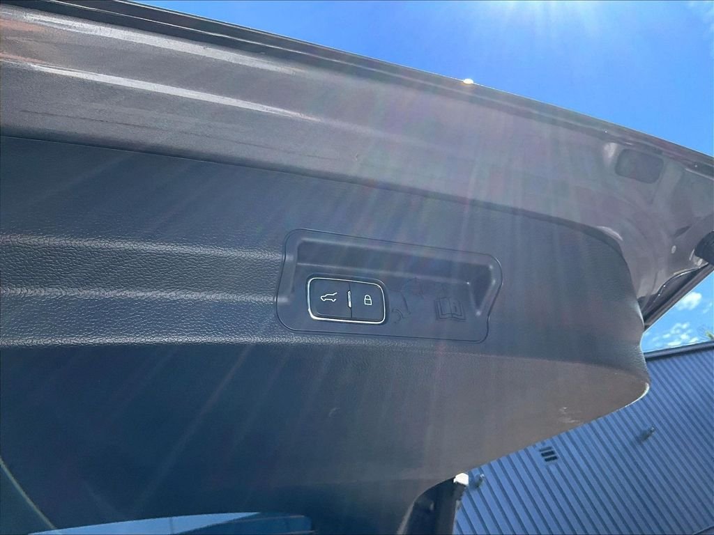 Used 2025 Gray Ford ST-Line image 25