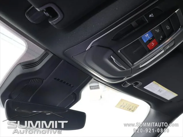 New 2026 Diamond Black Crystal Pearl-Coat Exterior Paint Jeep Limited image 12