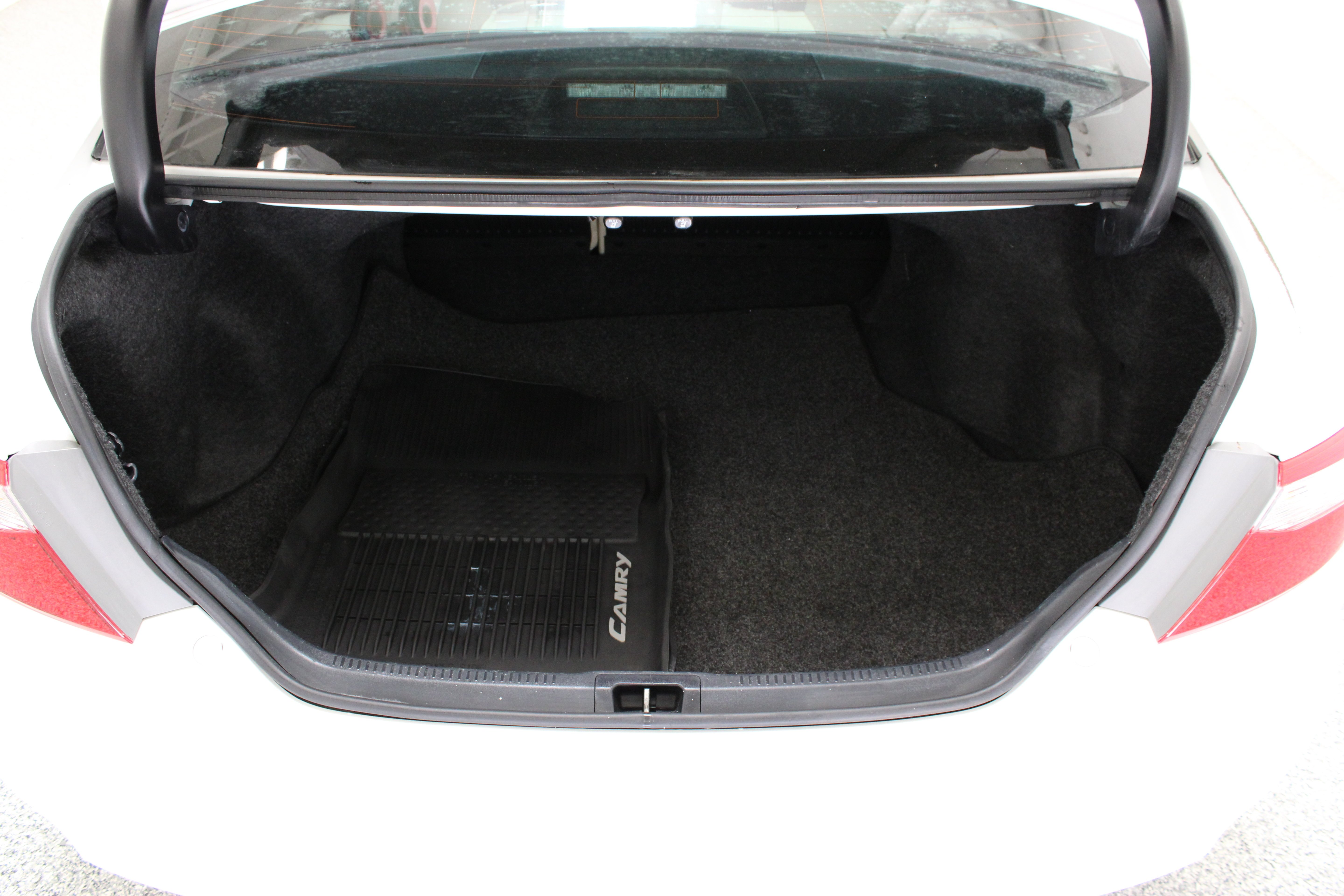 Used 2015 Blizzard Pearl Toyota XLE 3.5L image 33
