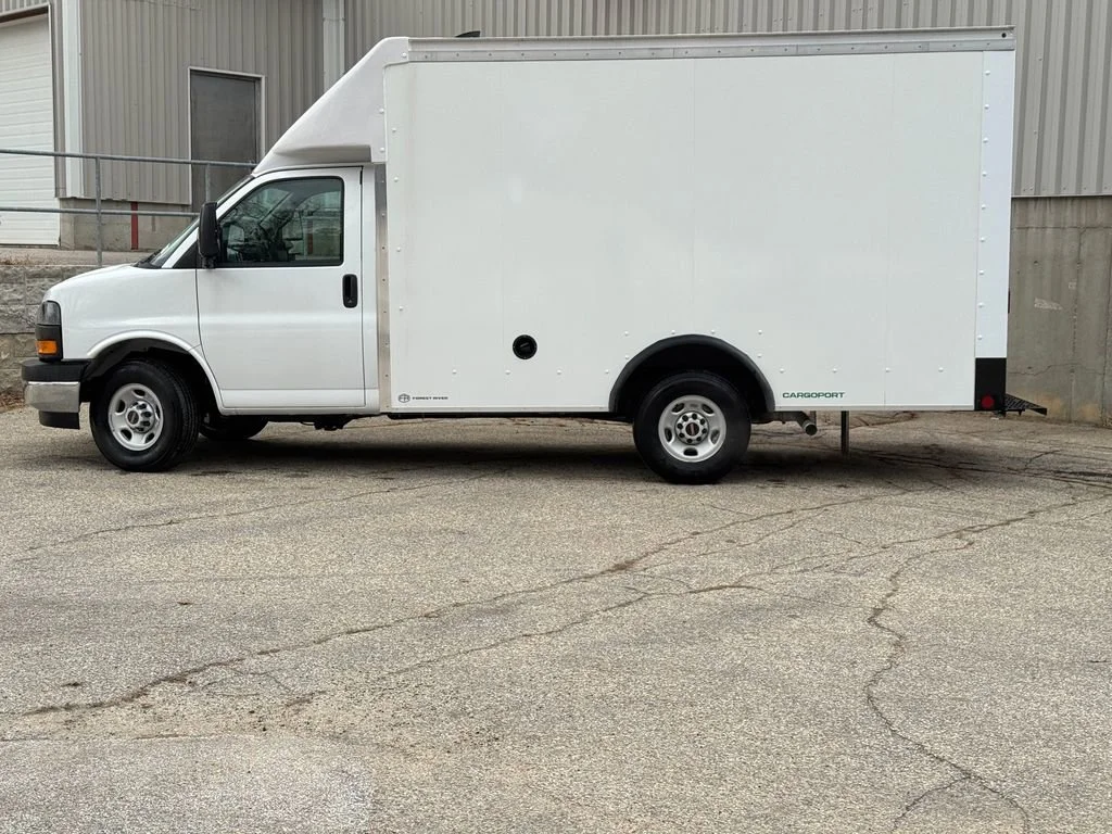 New 2026 Summit White GMC 1WT image 5