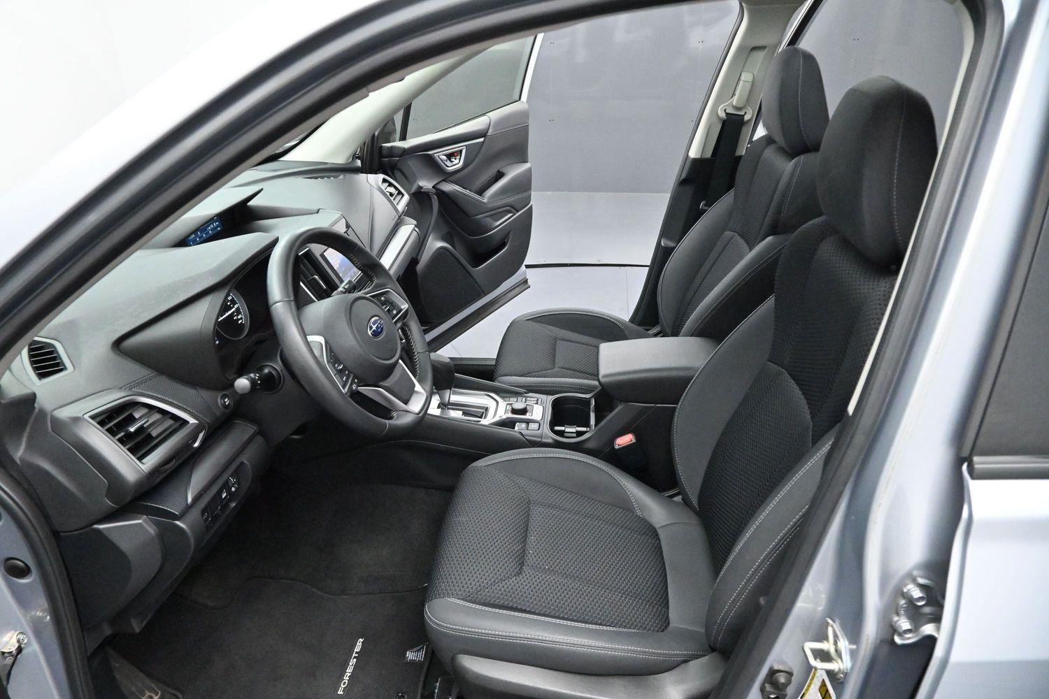 Used 2020 Ice Silver Metallic Subaru Premium image 11