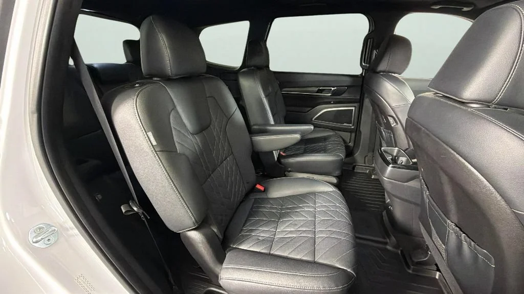 Used 2024 White Kia EX X-Line image 32