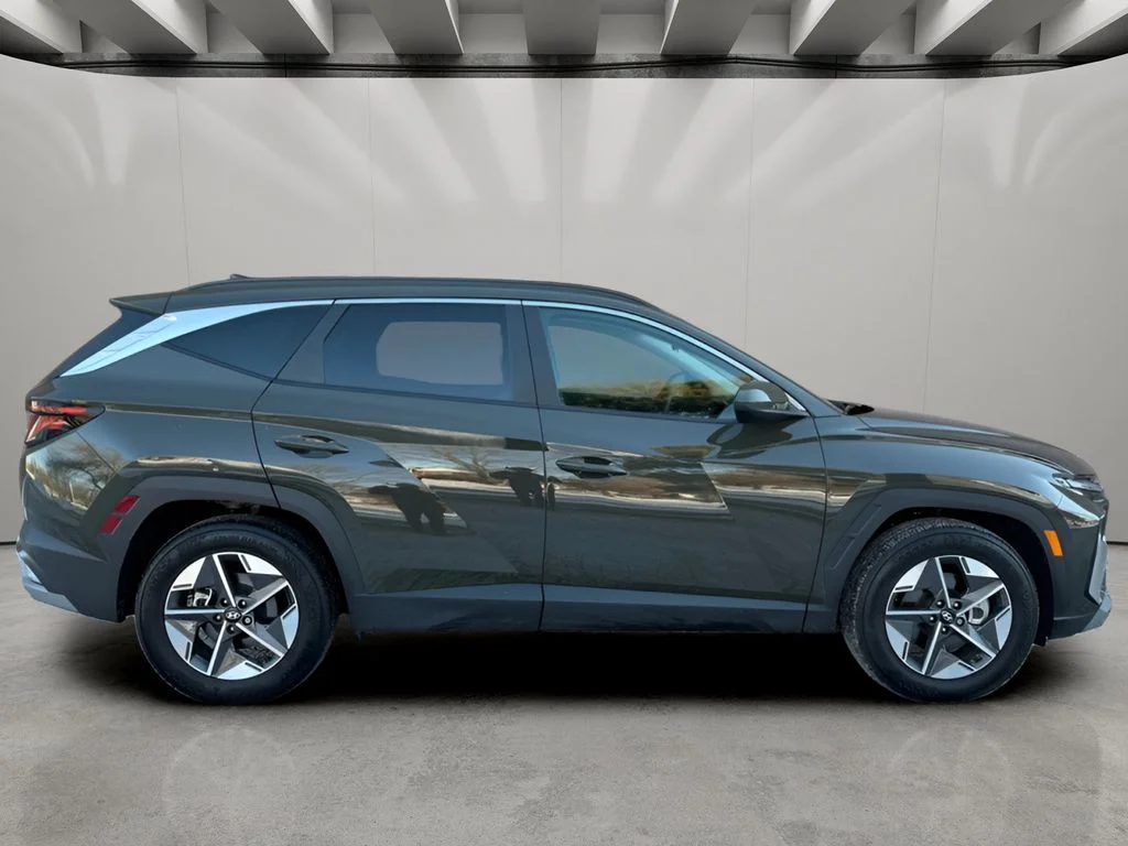 Used 2025 Rockwood Green Hyundai SEL image 6
