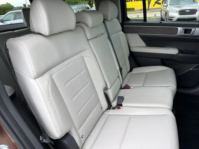 Used 2024  Hyundai Limited image 27