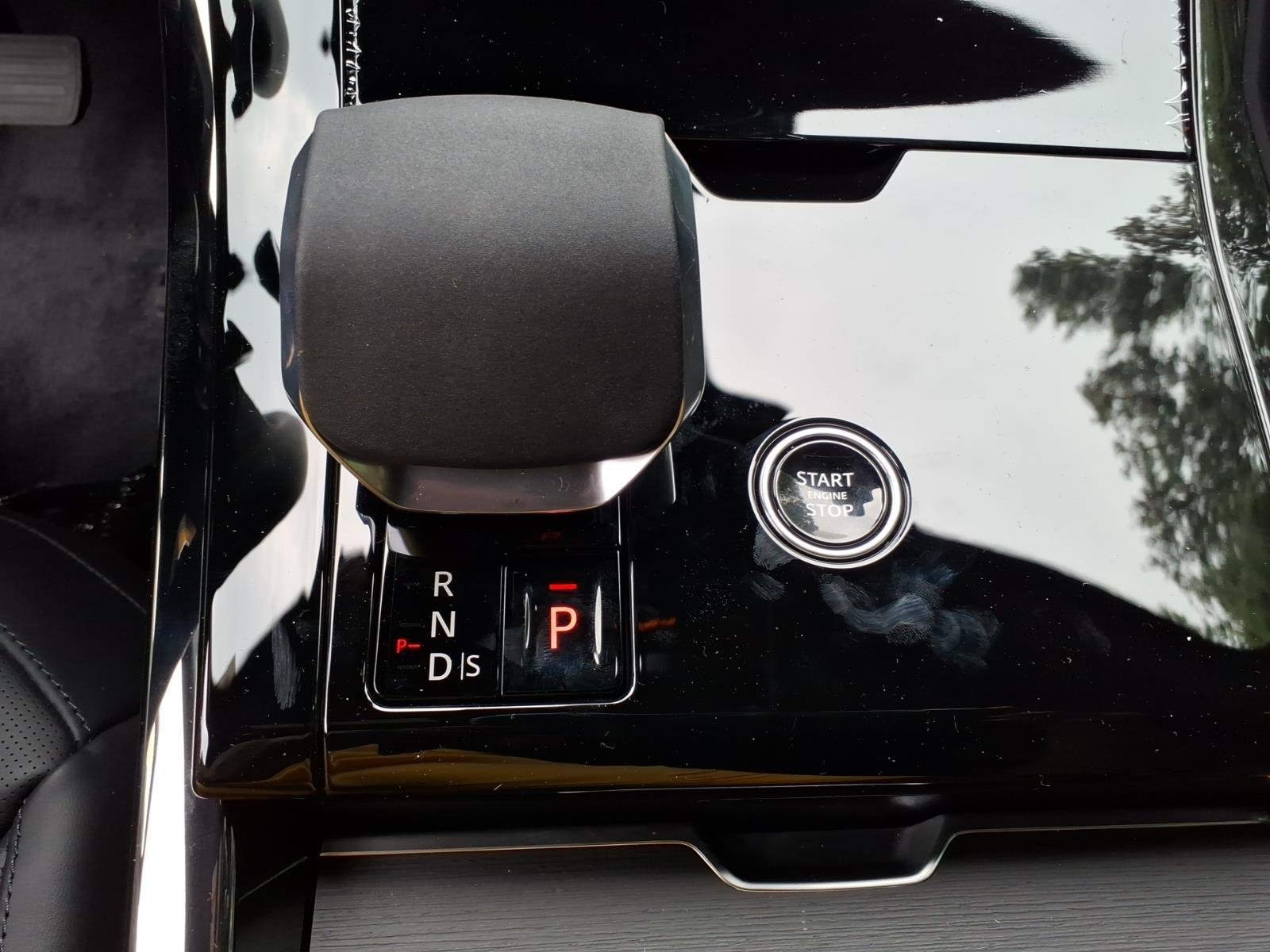 New 2026 Santorini Black LAND ROVER SE image 13