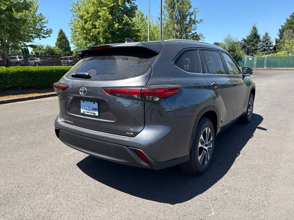 Used 2023 Magnetic Gray Metallic Toyota XLE image 7