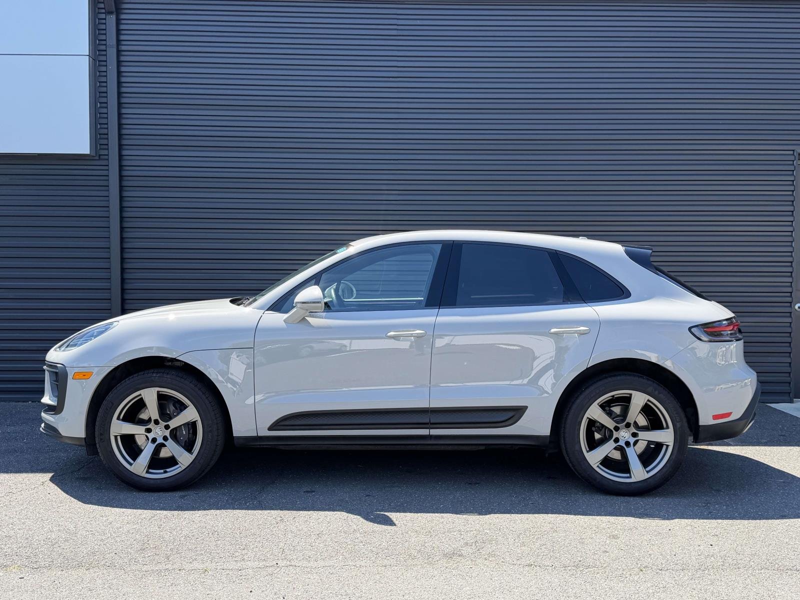 Certified Used 2024  Porsche  image 3