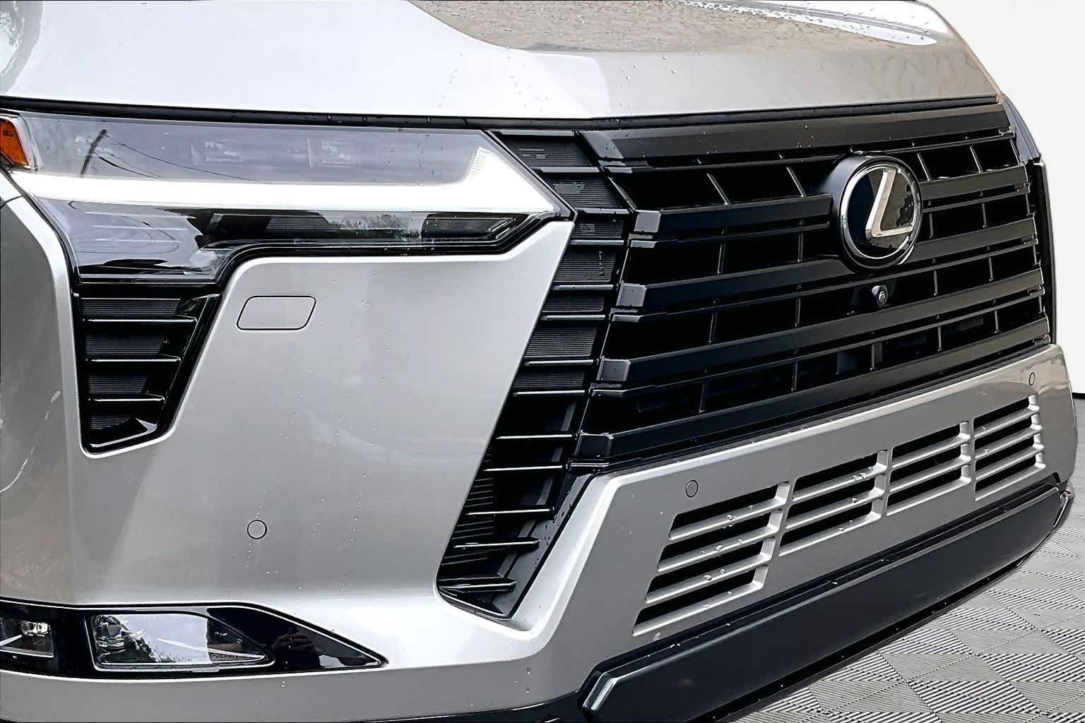 Used 2025 Atomic Silver Lexus Premium+ image 30